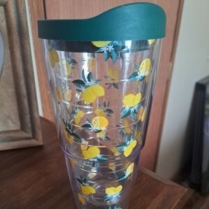Lug Tervis Tumbler In Citrus Large Size Not Sure The Ounces.